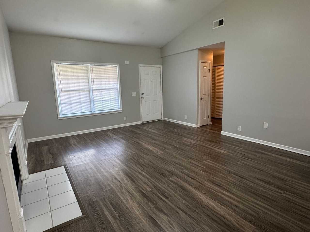 1117 S Hampton Close - Photo 6 of 22