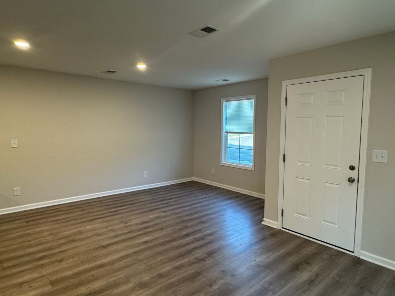 201 Mountaindale Dr - Photo 2 of 22
