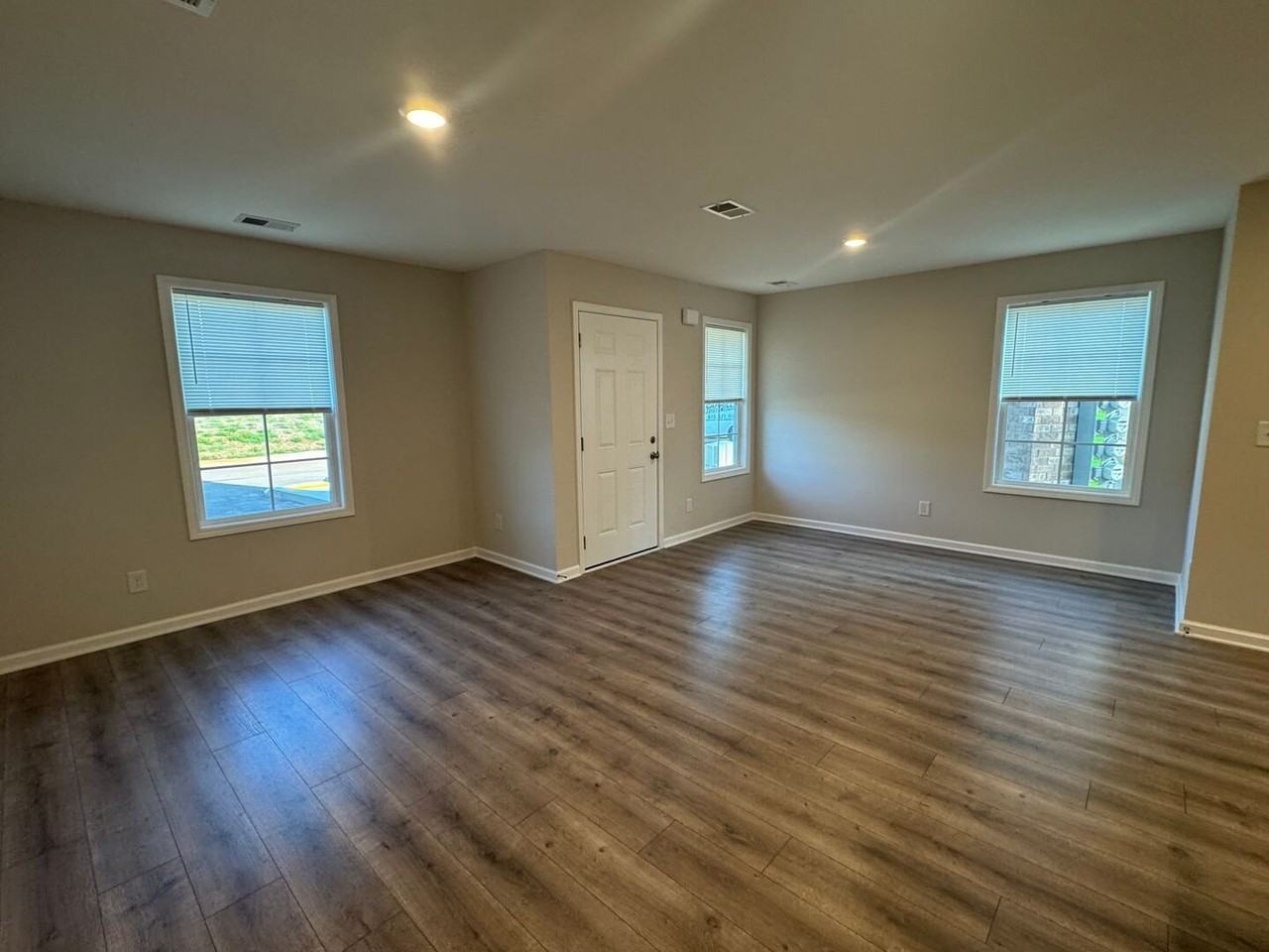 201 Mountaindale Dr - Photo 4 of 22