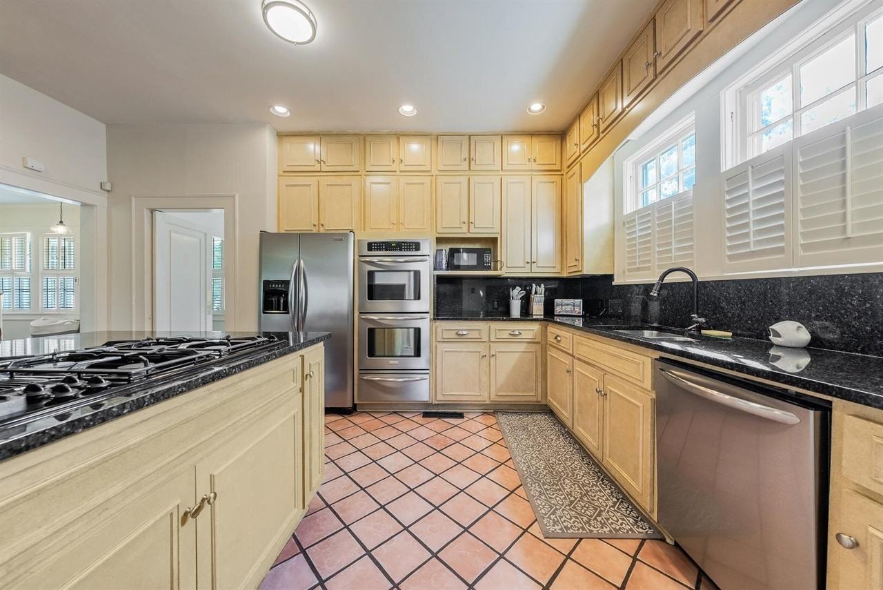 1711 Stark Ave - Photo 7 of 24