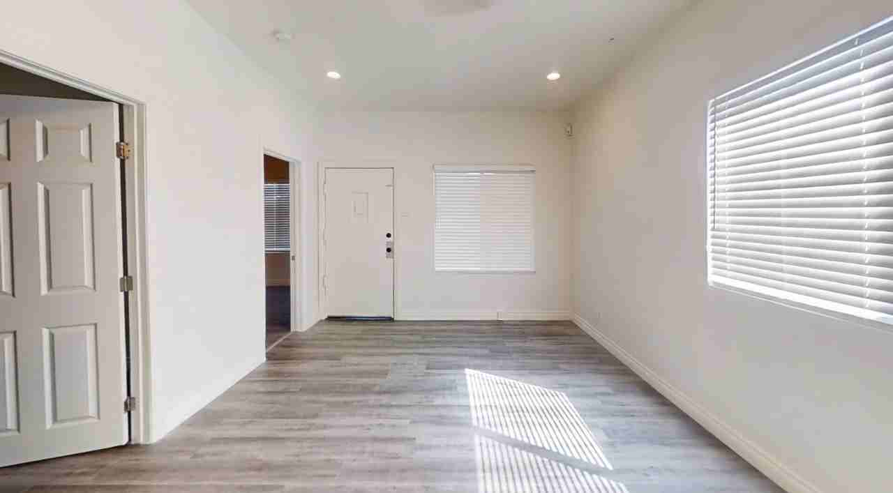663 W Sepulveda St - Photo 3 of 8