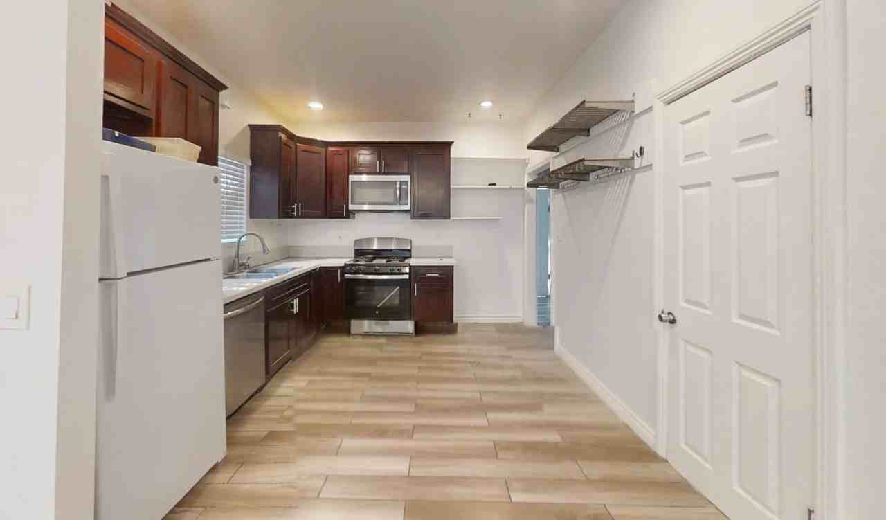 663 W Sepulveda St - Photo 4 of 8