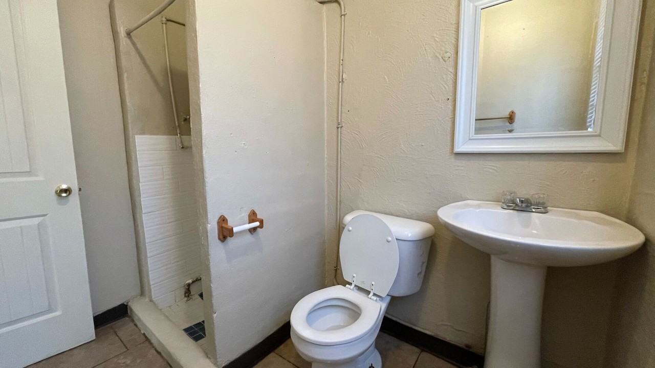 260 Wilson Ave - Photo 4 of 9