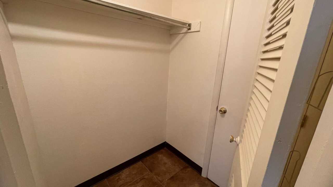 260 Wilson Ave - Photo 6 of 9