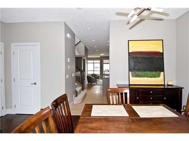 4023 15a St SW - Photo 3 of 22