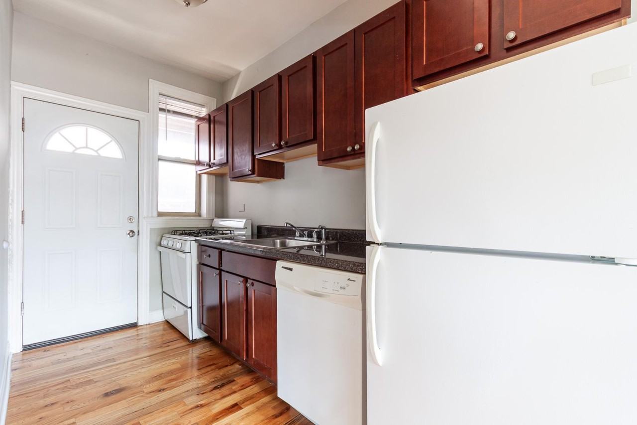 628 W Barry Ave #N3 - Photo 4 of 8
