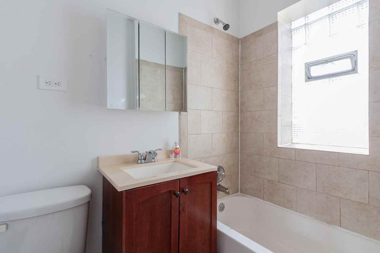 628 W Barry Ave #N3 - Photo 6 of 8