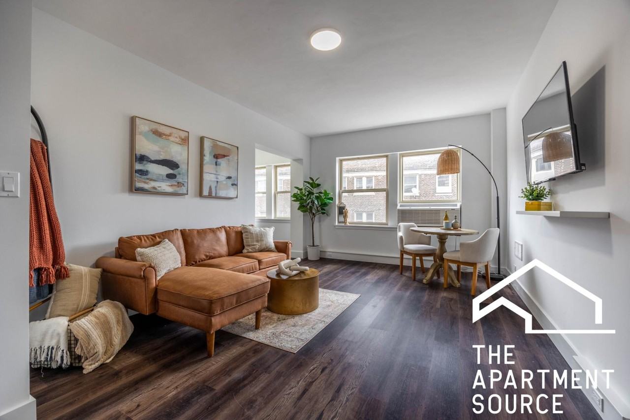 1555 W Hollywood Ave #208