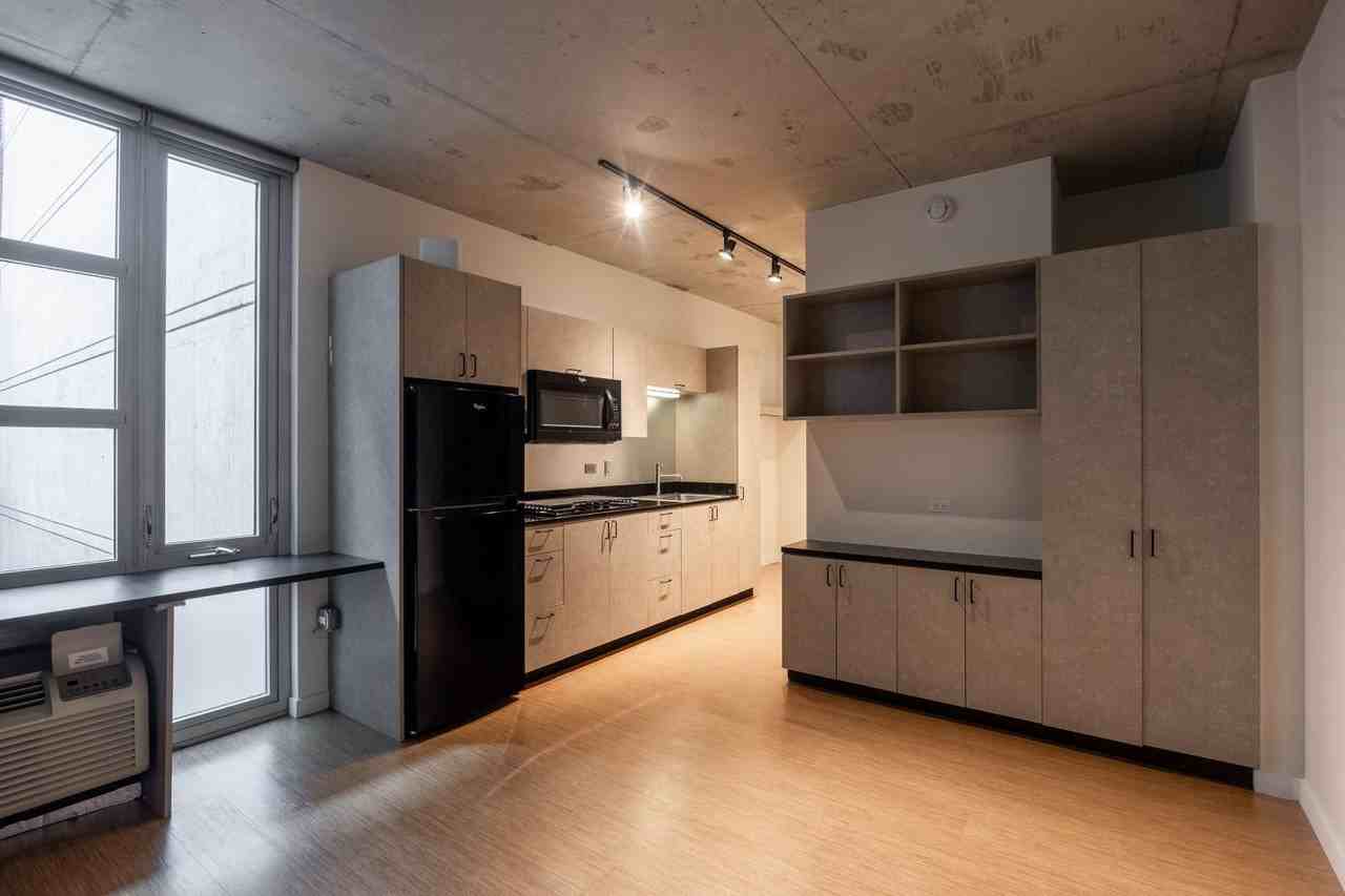 1515 N Fremont St #602 - Photo 3 of 27