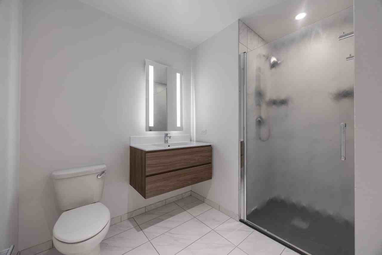 1515 N Fremont St #602 - Photo 6 of 27