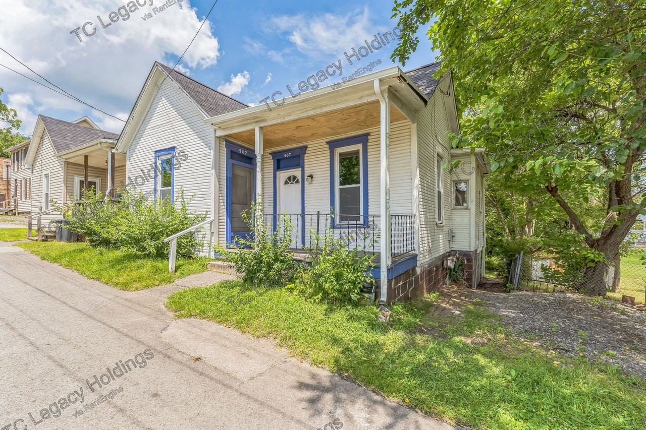 907 Floral Ave - Photo 2 of 16