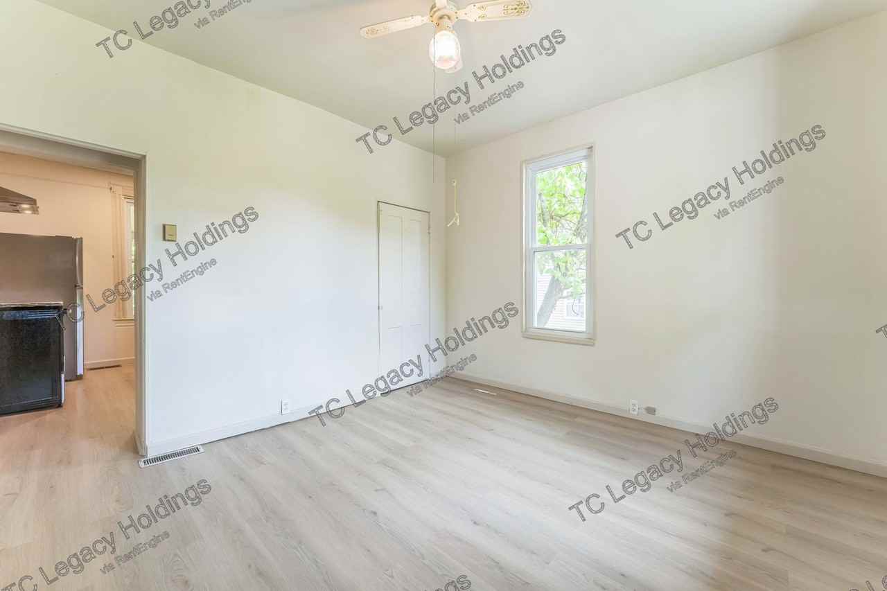 907 Floral Ave - Photo 3 of 16