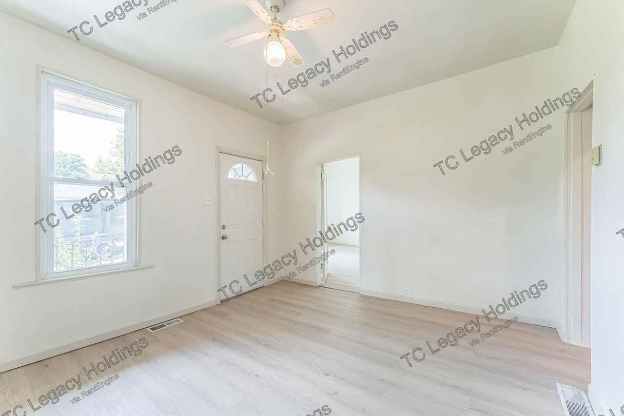 907 Floral Ave - Photo 4 of 16