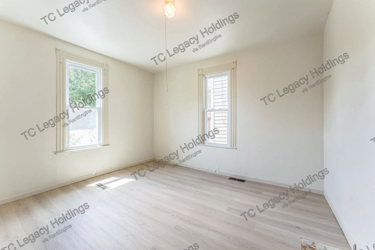 907 Floral Ave - Photo 7 of 16