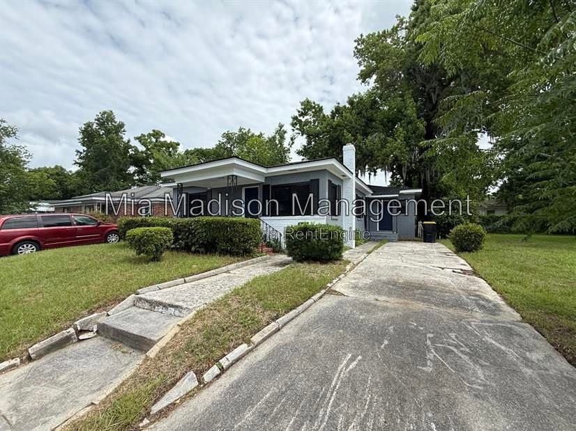 1210 W 42nd St - Photo 2 of 20