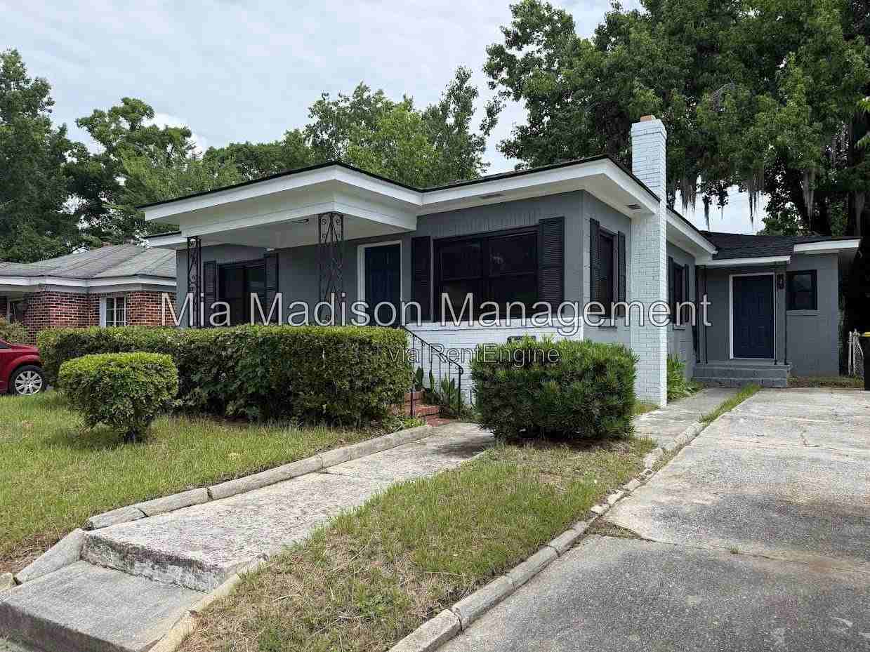 1210 W 42nd St - Photo 3 of 20