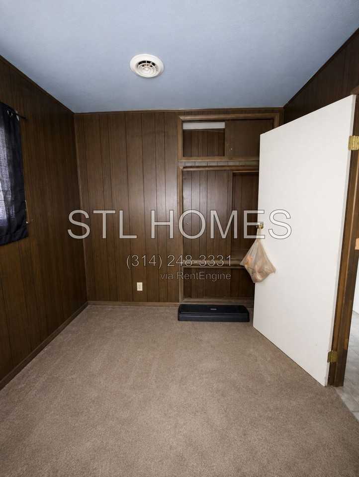 1060 Water St - Photo 2 of 11