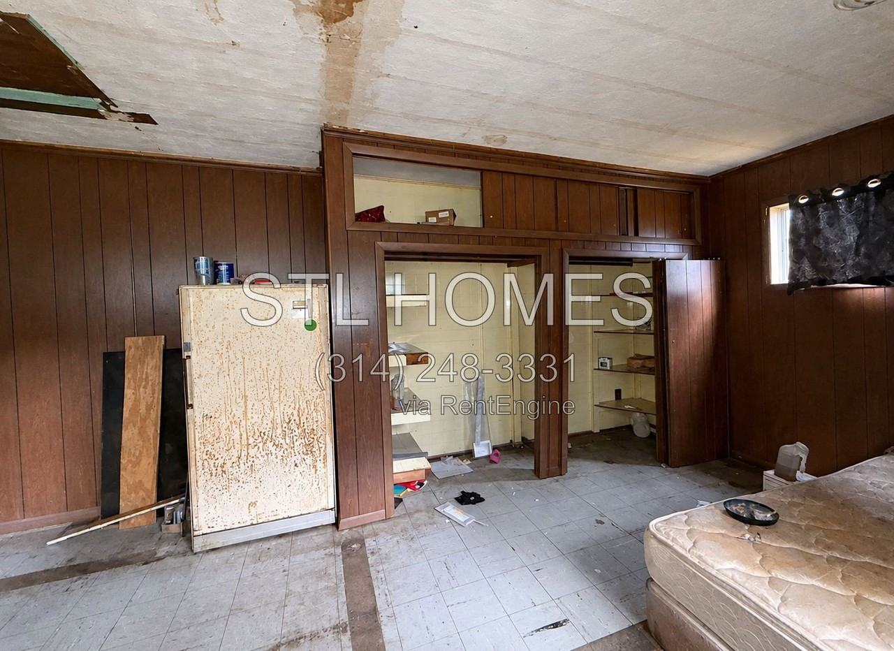 1060 Water St - Photo 3 of 11