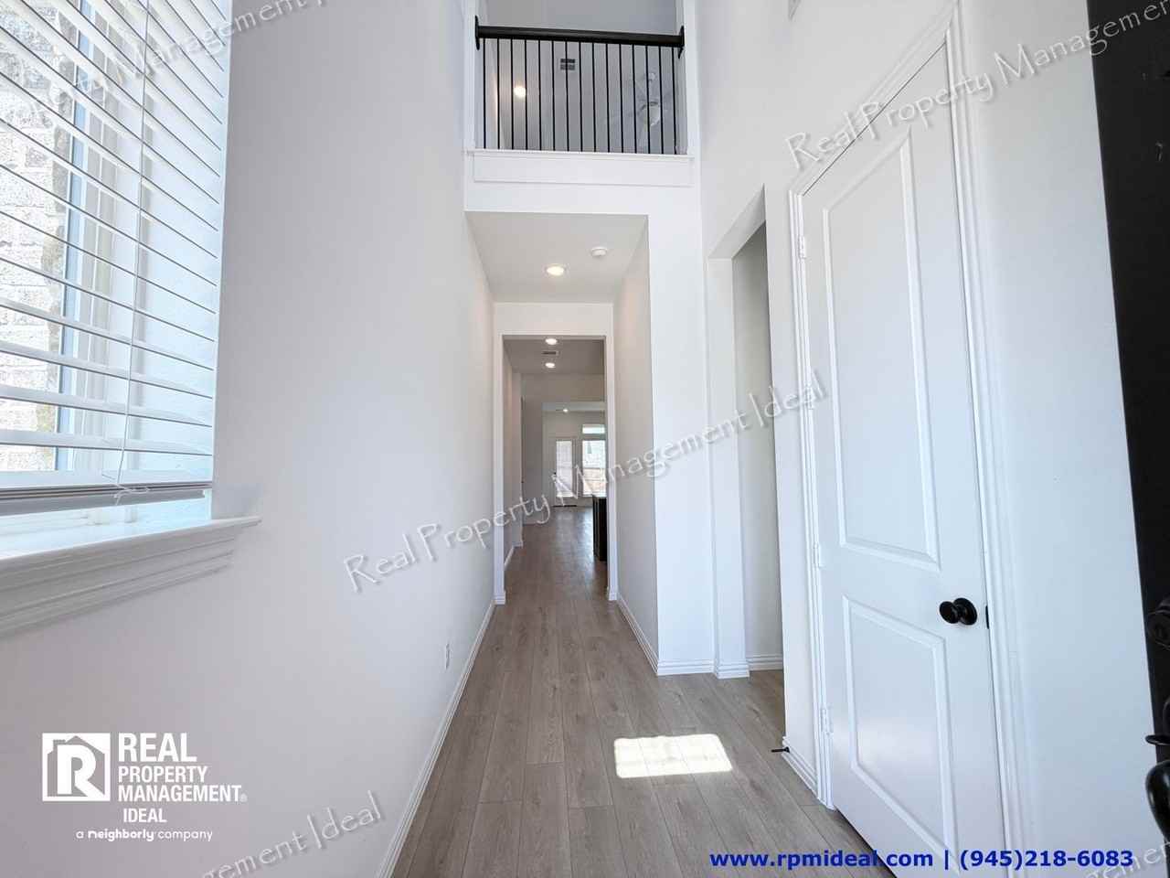 937 Salvation Dr - Photo 4 of 30