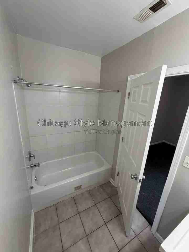 6439 S Saint Lawrence Ave #1