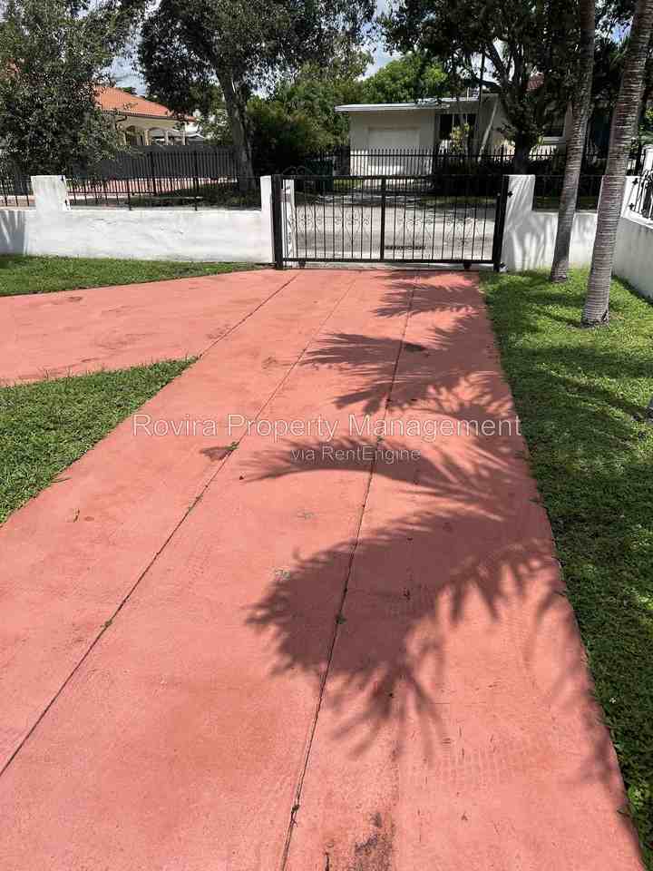 3034 Nw 4th Ter - Photo 2 of 15