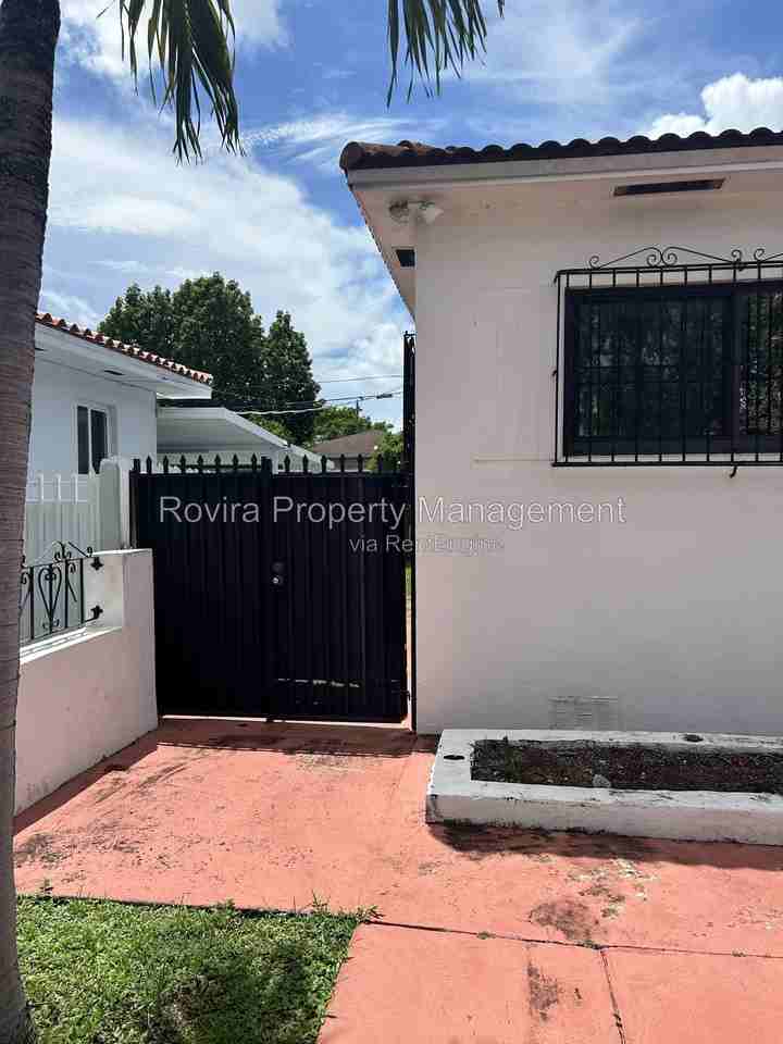 3034 Nw 4th Ter - Photo 3 of 15