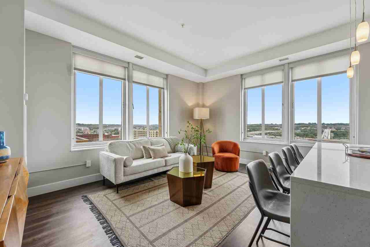 Custom House - Photo 5 of 50