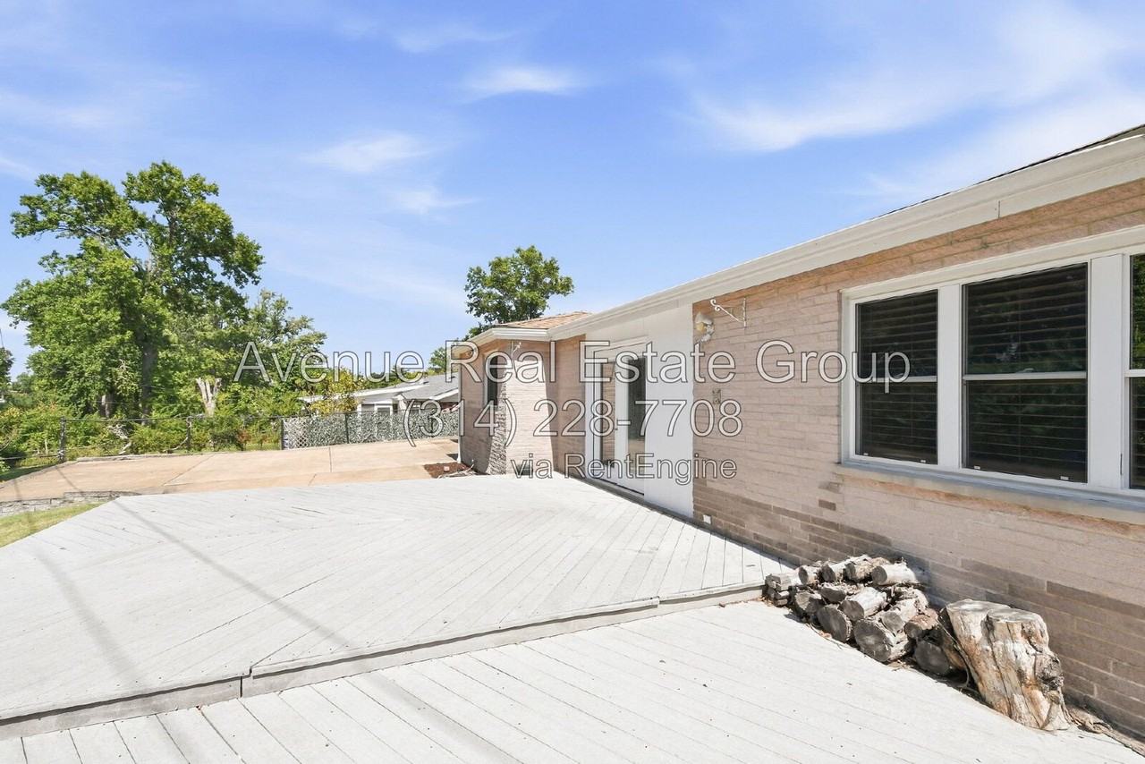959 Orchard Lakes Dr - Photo 3 of 20