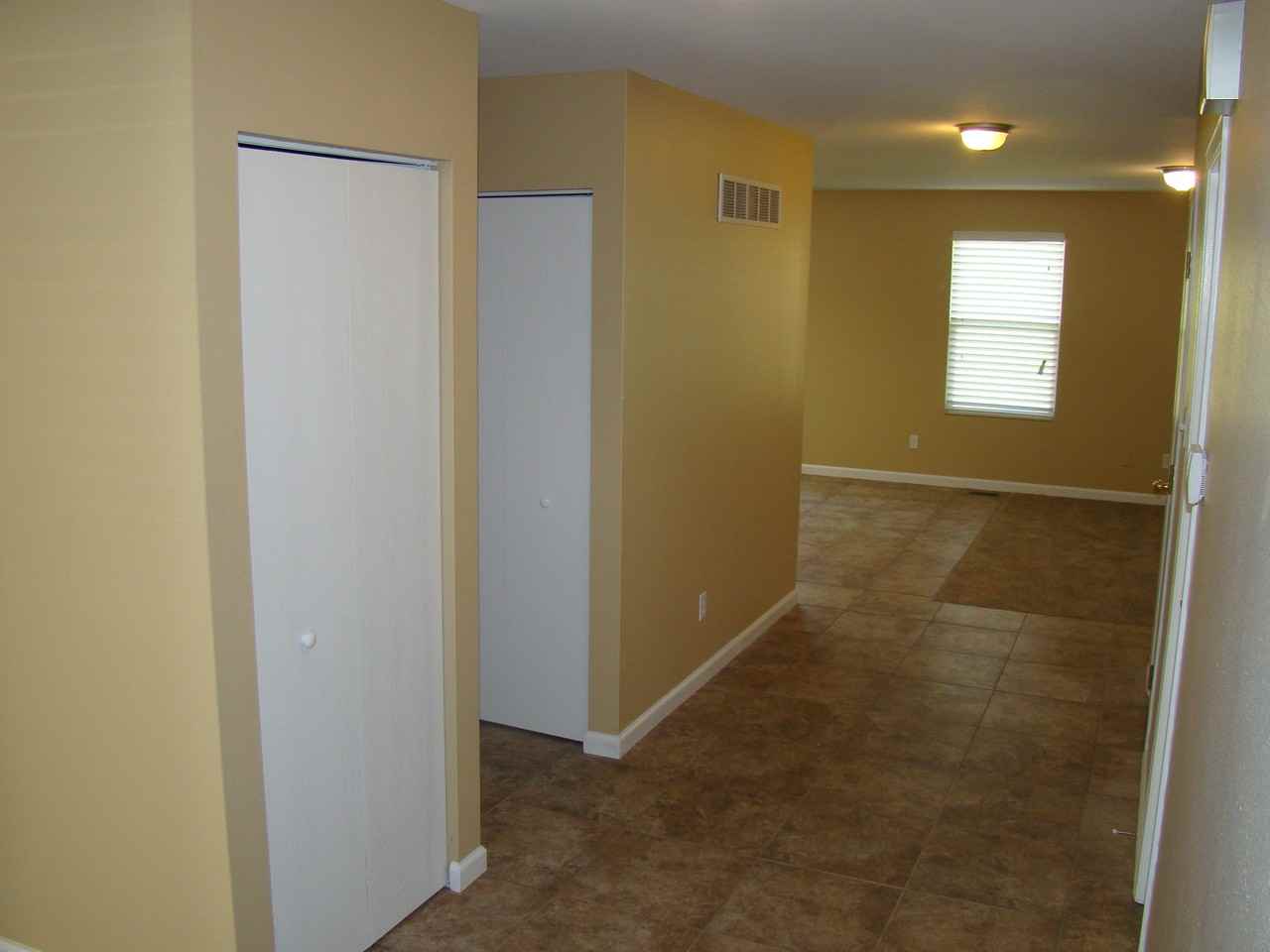 1246 Oakholt Ct - Photo 2 of 17