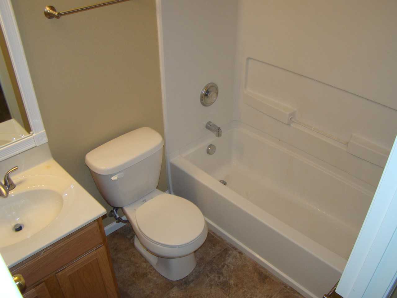 1246 Oakholt Ct - Photo 3 of 17