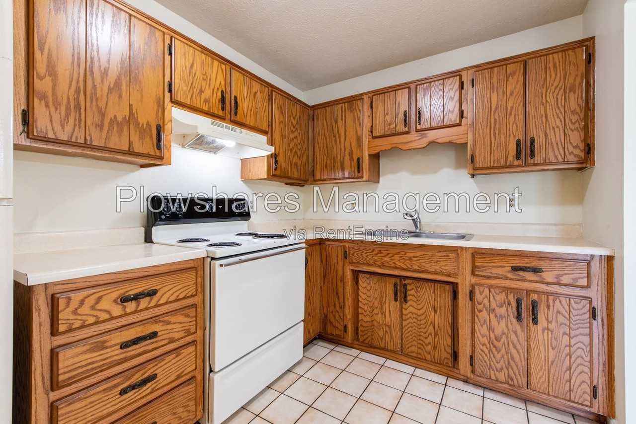 114 E Florence Ave #18 - Photo 5 of 17