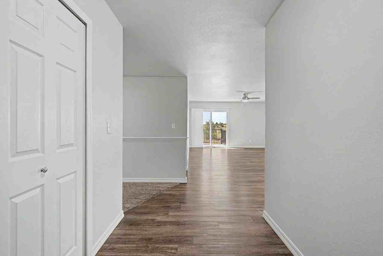 1005 Scarlet Oak Dr - Photo 5 of 41