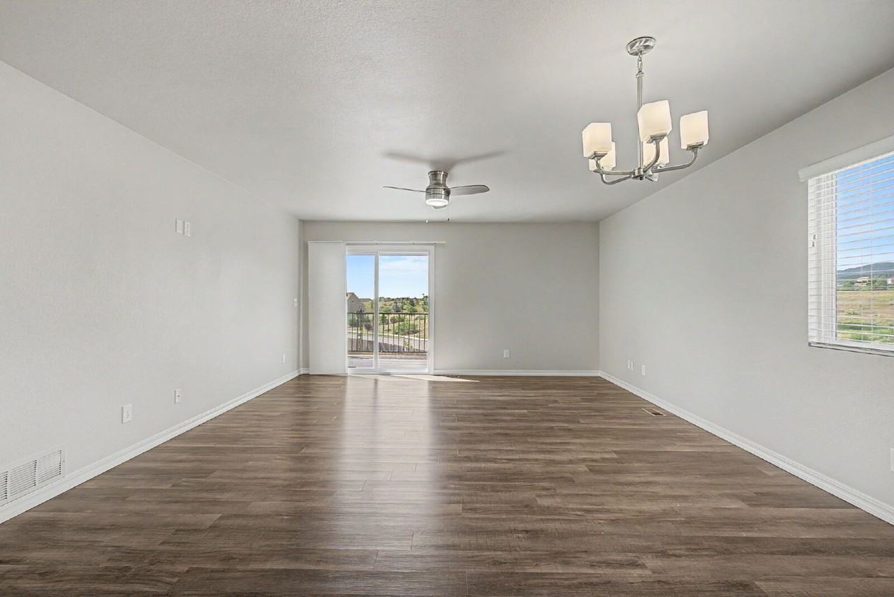 1005 Scarlet Oak Dr - Photo 7 of 41
