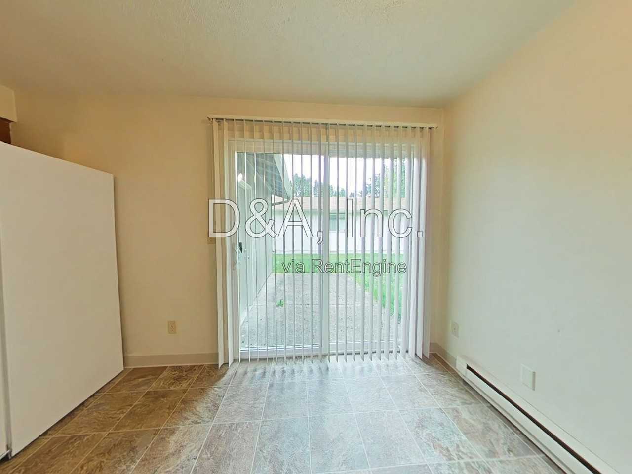 2170 Se Ryan St - Photo 4 of 12