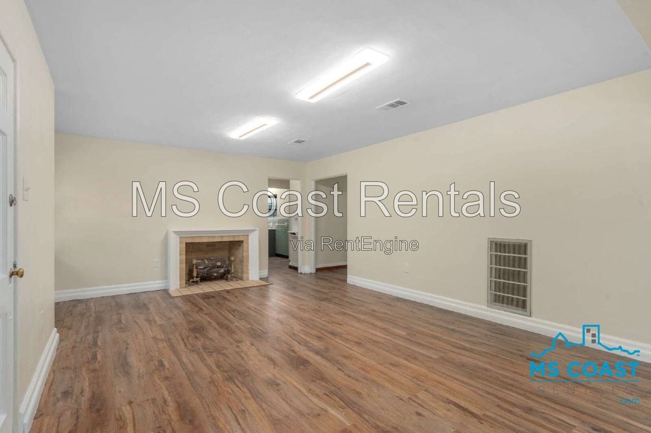 479 Porter Ave - Photo 2 of 17