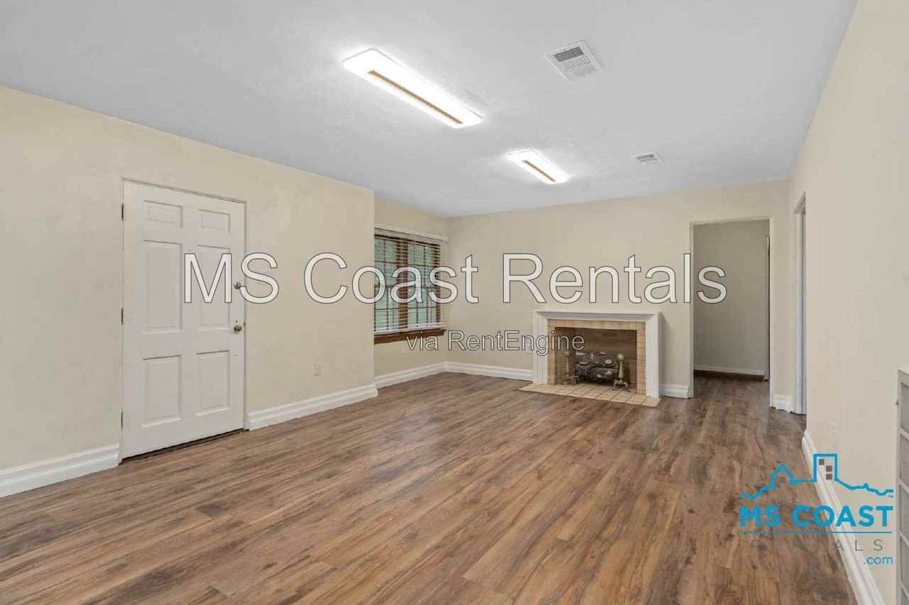 479 Porter Ave - Photo 3 of 17