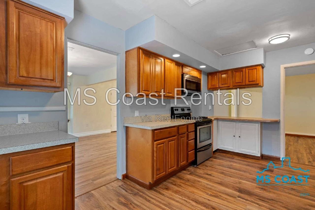 479 Porter Ave - Photo 6 of 17