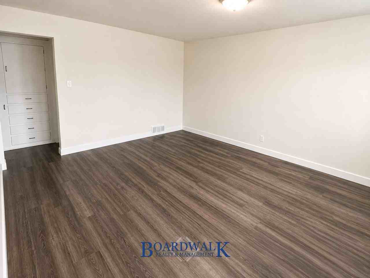 223 Mill St - Photo 7 of 31