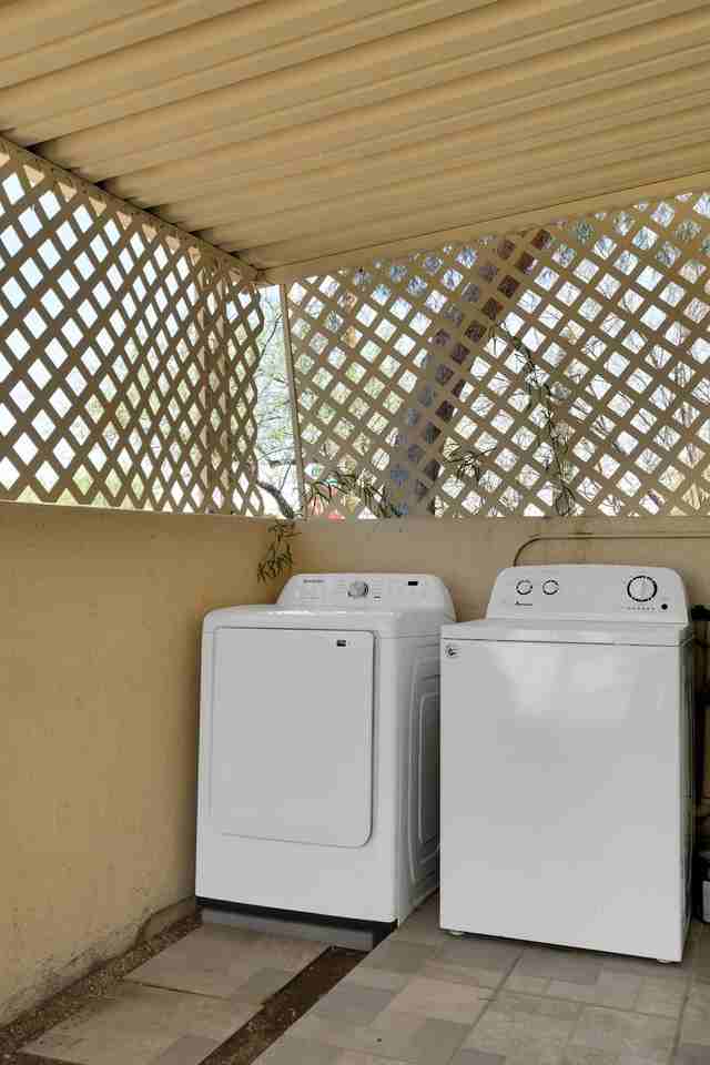 302 E Adams St - Photo 5 of 10