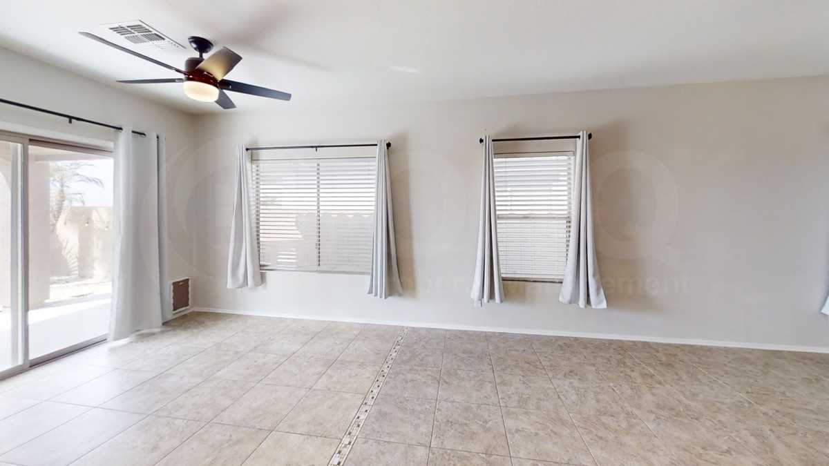 7525 W Springfield Way - Photo 4 of 22