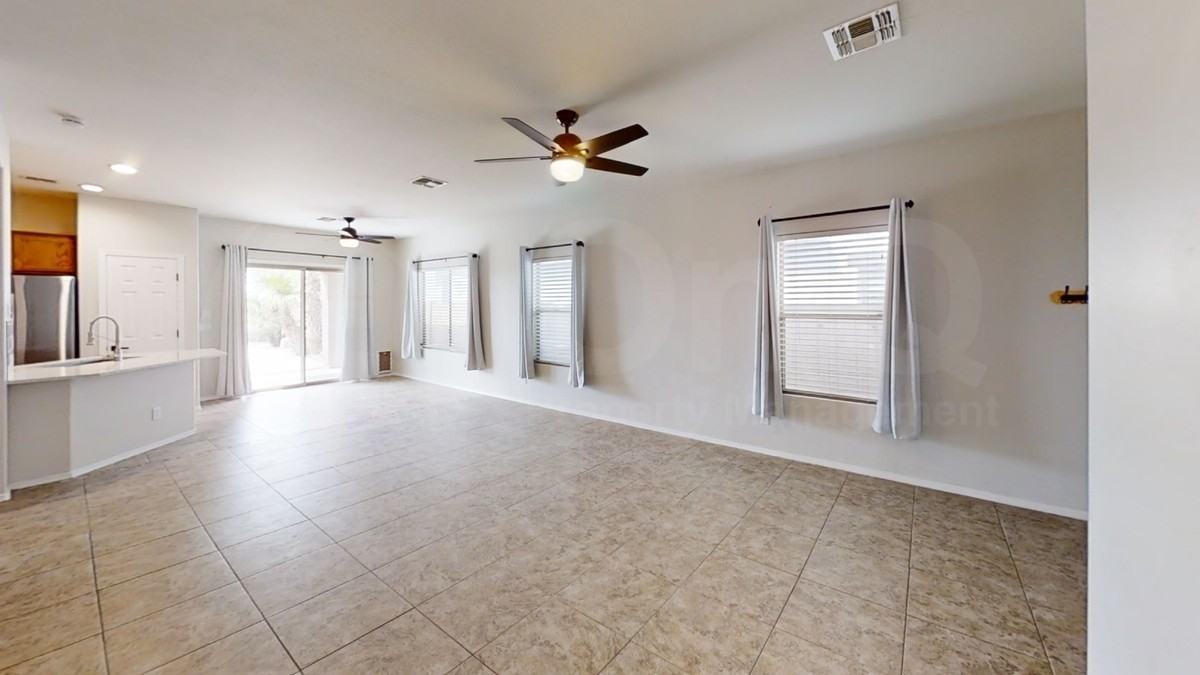 7525 W Springfield Way - Photo 5 of 22
