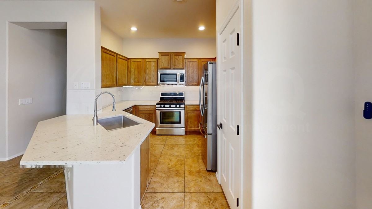 7525 W Springfield Way - Photo 7 of 22