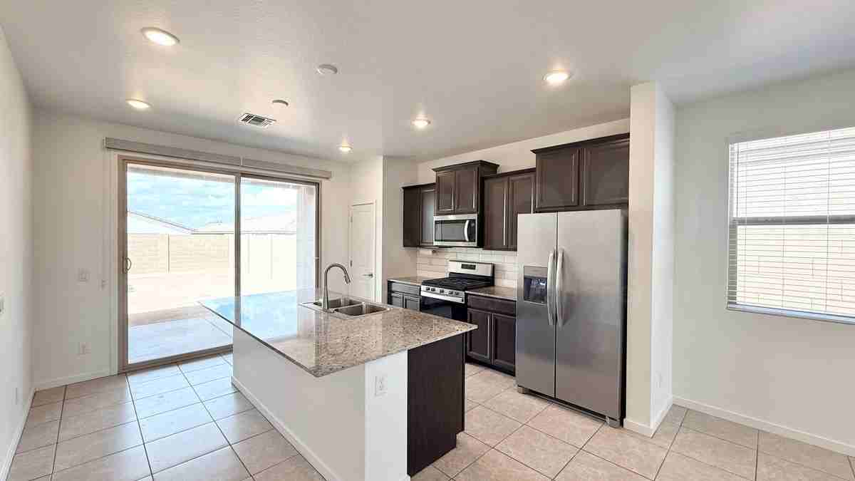 40352 W Jenna Ln - Photo 3 of 22