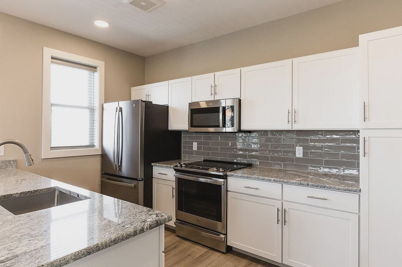 213 Jackson St #11 - Photo 3 of 45