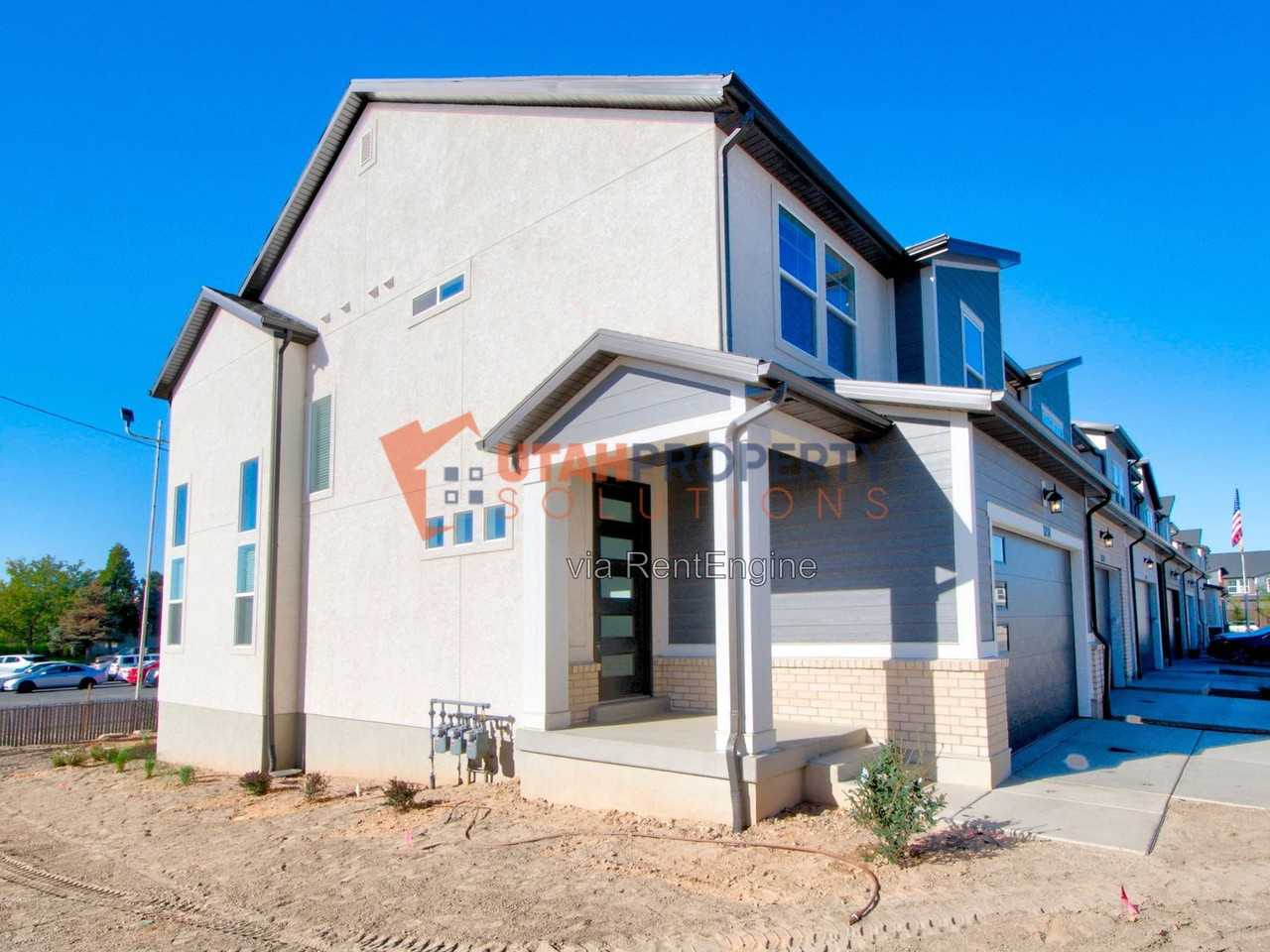 731  Jadeite Lane - Photo 2 of 22