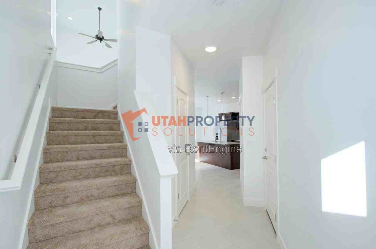 731  Jadeite Lane - Photo 3 of 22