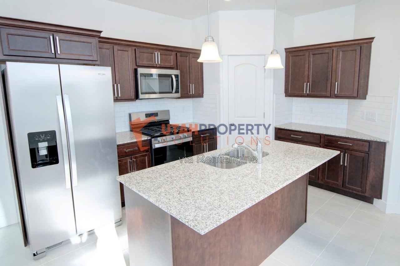 731  Jadeite Lane - Photo 6 of 22
