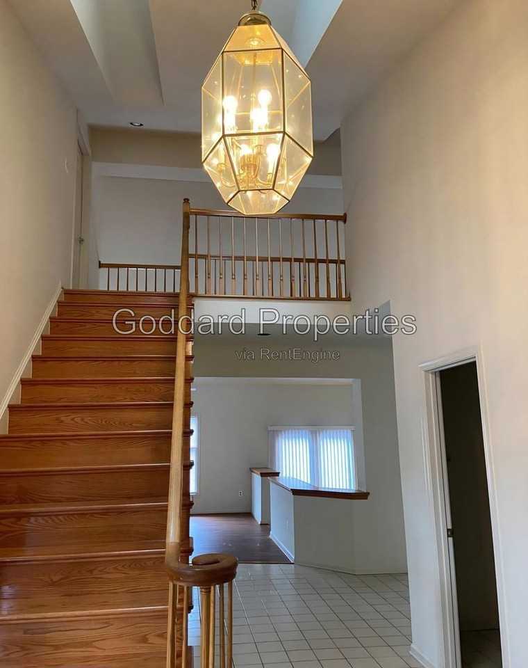 10225 Clubhouse Ct - Photo 2 of 33