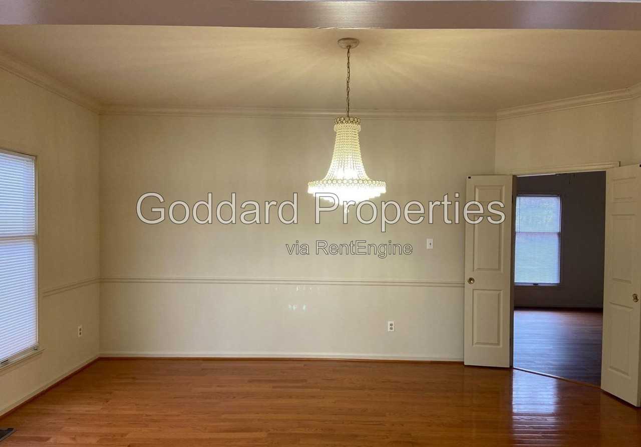 10225 Clubhouse Ct - Photo 6 of 33
