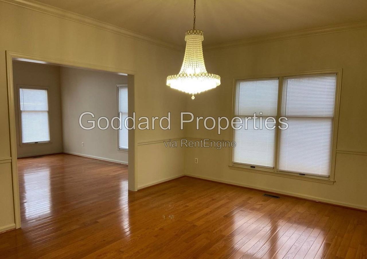 10225 Clubhouse Ct - Photo 7 of 33